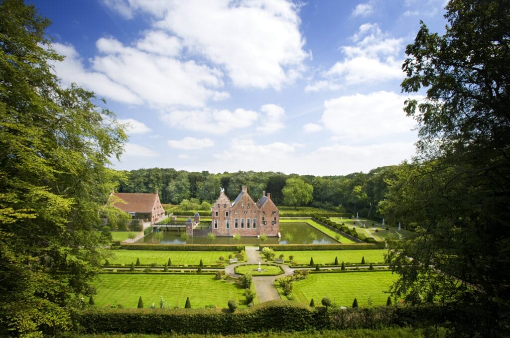 Menkemaborg in Uithuizen, Stijlvol 18de-eeuws